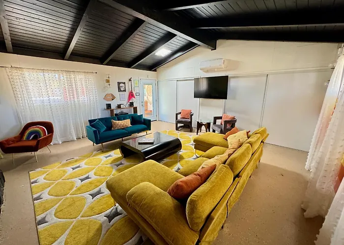 Mid-Century Modern Home W/Pool & Hot Tub